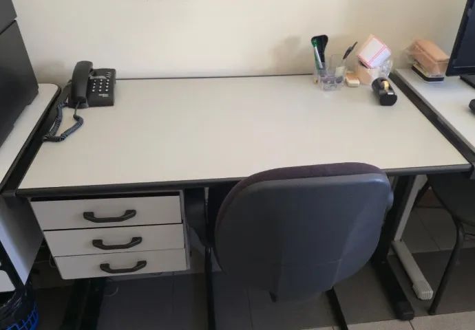 Mesa de Escritório com 3 Gavetas