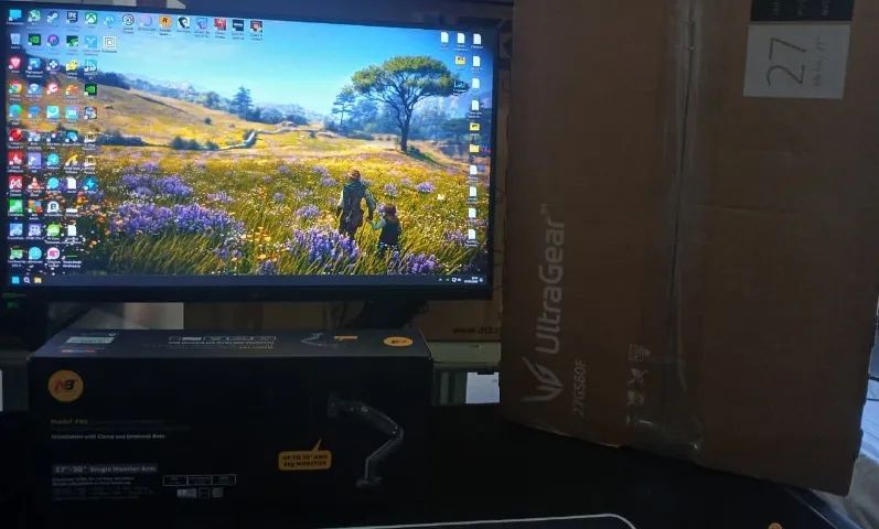 Monitor LG UltraGear, 27 polegadas,IPS, 180HZ, com braço articulado (1ANO E 3 MÊS DE USO)