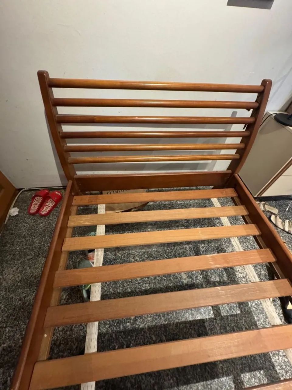 cama tamanho viúva de madeira