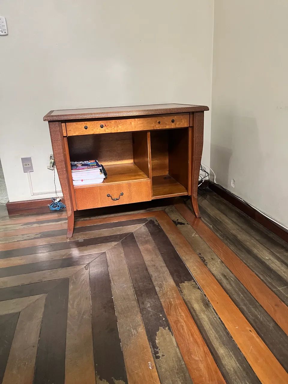 Vende  camas colchões e móveis usados - Foto 4
