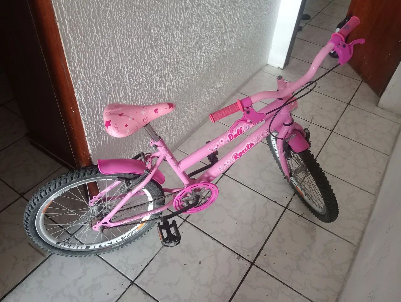 Bicicleta infantil seminova cor de rosa