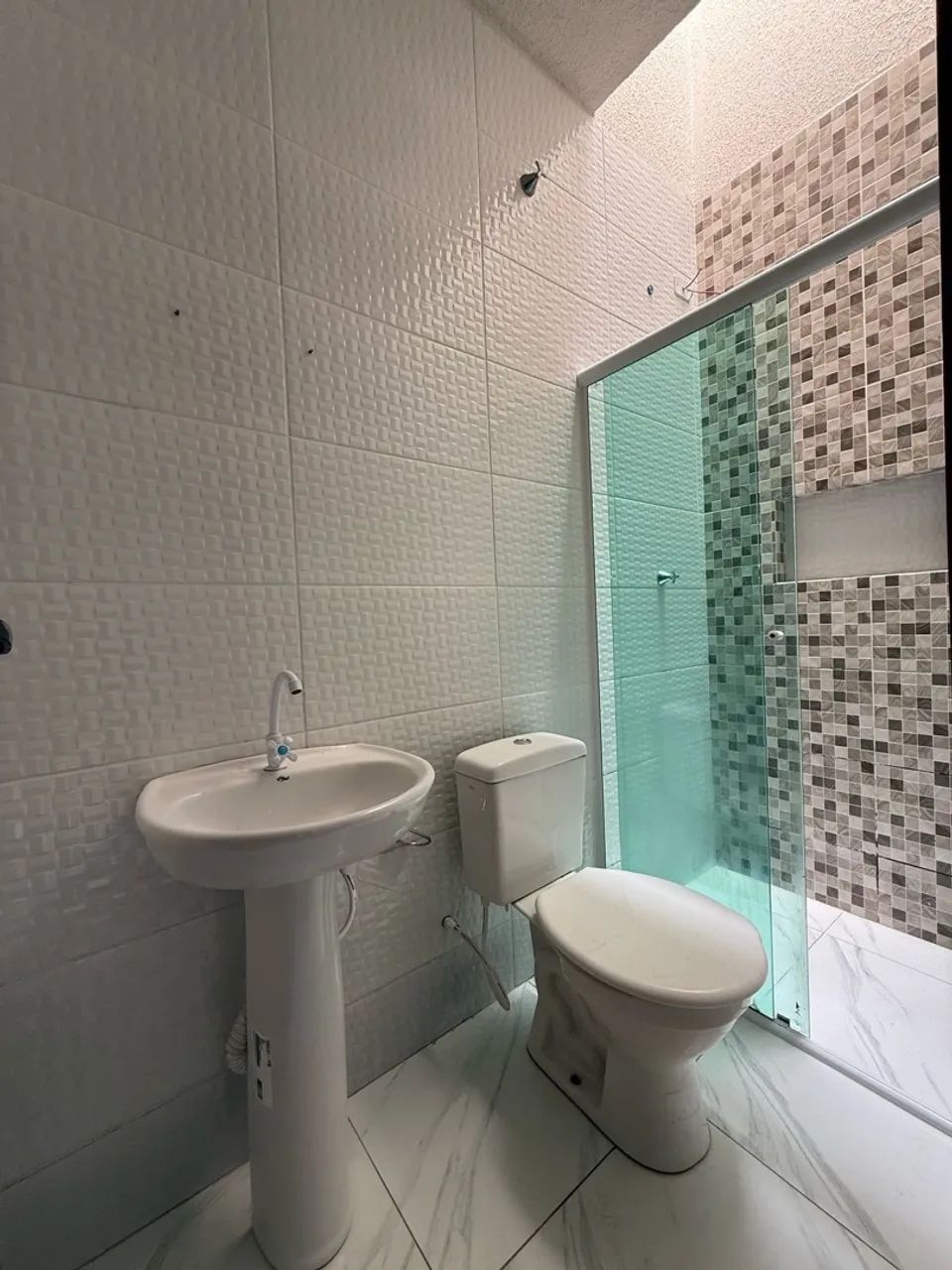 Casa no Tatuquara - 2 quartos, com garagem!