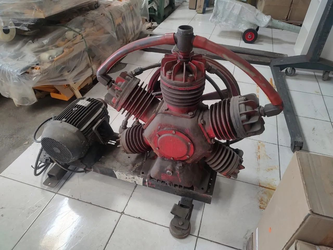 Compressor 60 pés sobre base com motor de 15 cv blindado - Foto 4