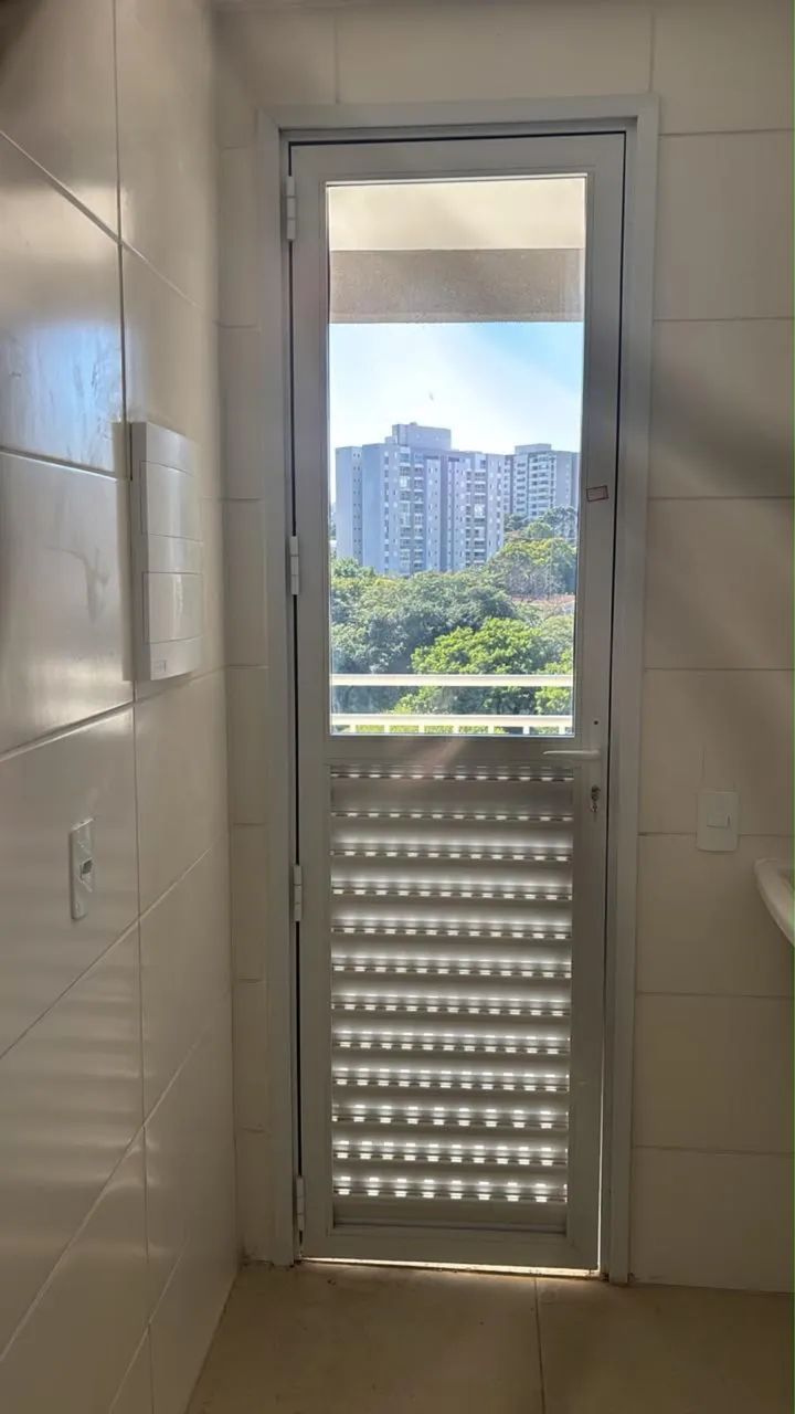 Porta de alumínio e vidro 