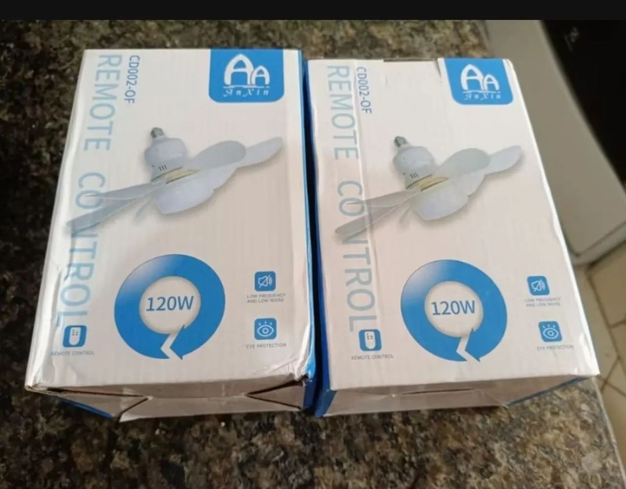 Mini ventilador de teto com controle