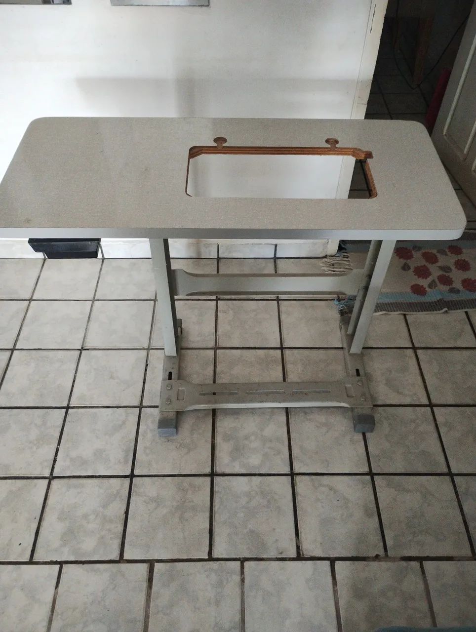 Mesa de máquina de costura  - Foto 2