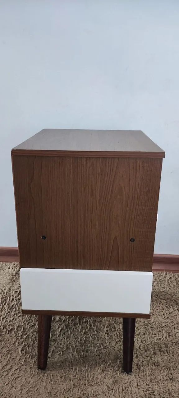 Mesa de Cabeceira Retrô (Branca e Madeira) - Foto 3