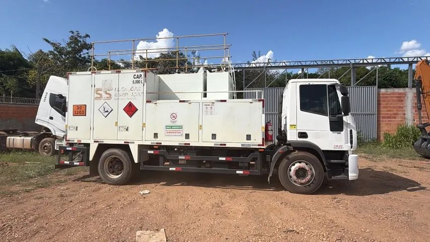 CAMINHÃO COMBOIO - IVECO TECTOR 150E21 - Foto 2