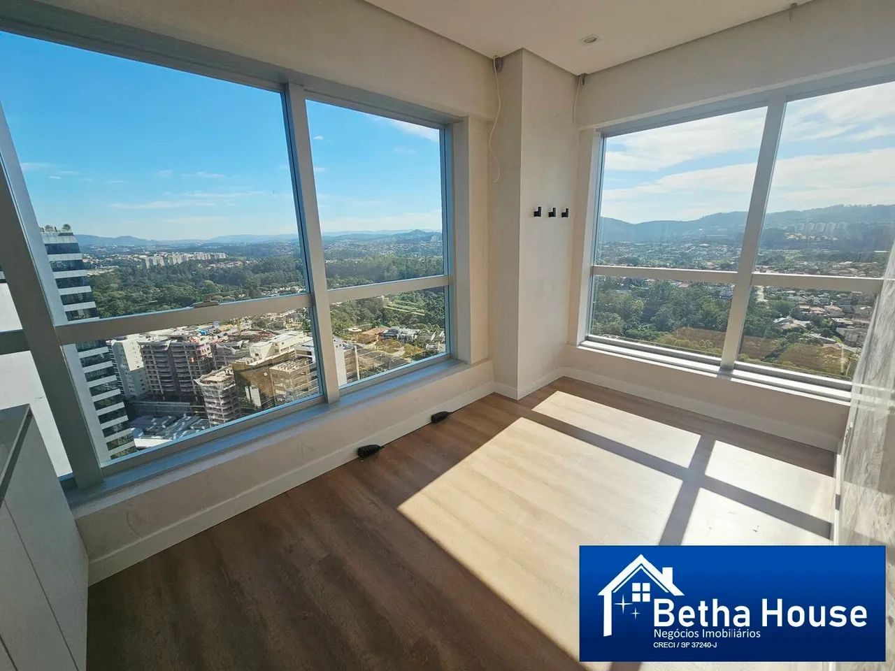 Sala Comercial Mobiliada, com 69 m² Para Locação Em Alphaville - Foto 3