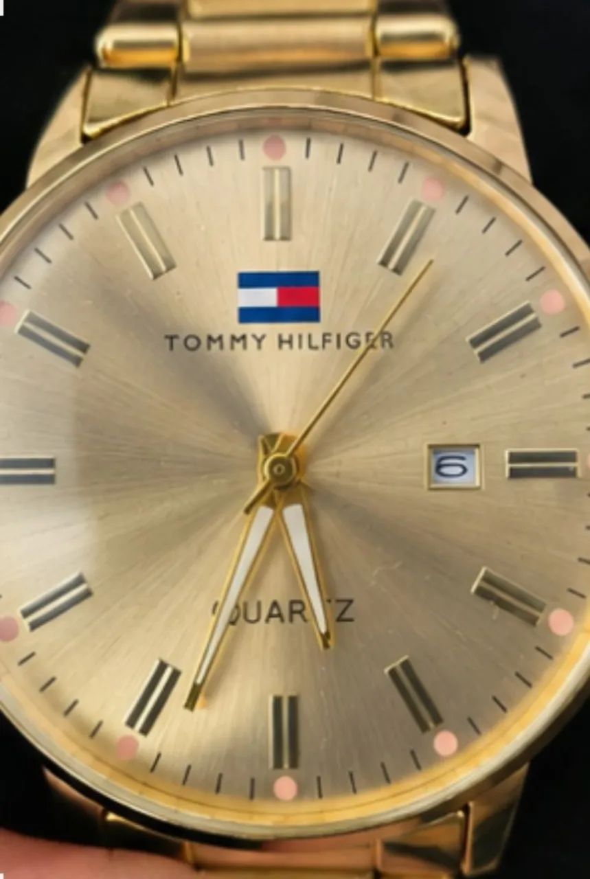 Relógio Tommy Hilfiger Dourado - Foto 2