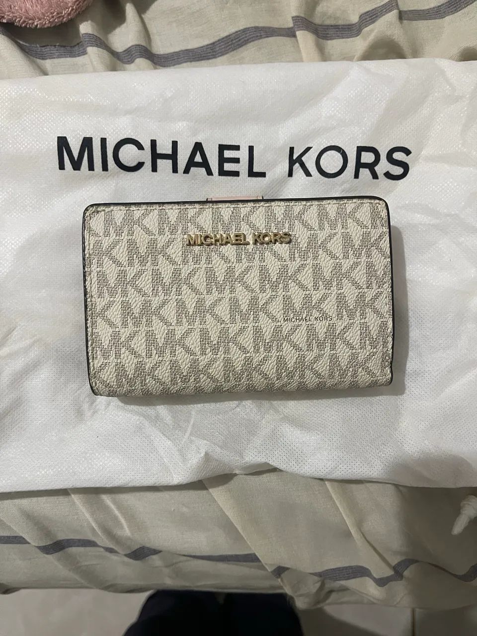 Carteira Michael Kors Original - Elegância e Praticidade ? - Foto 2