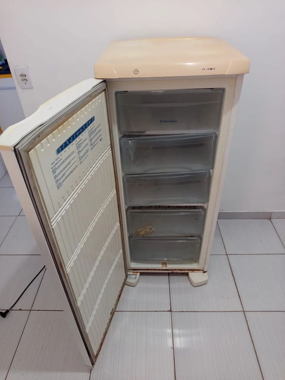 Vendo freezer vertical em perfeito estado - Foto 2
