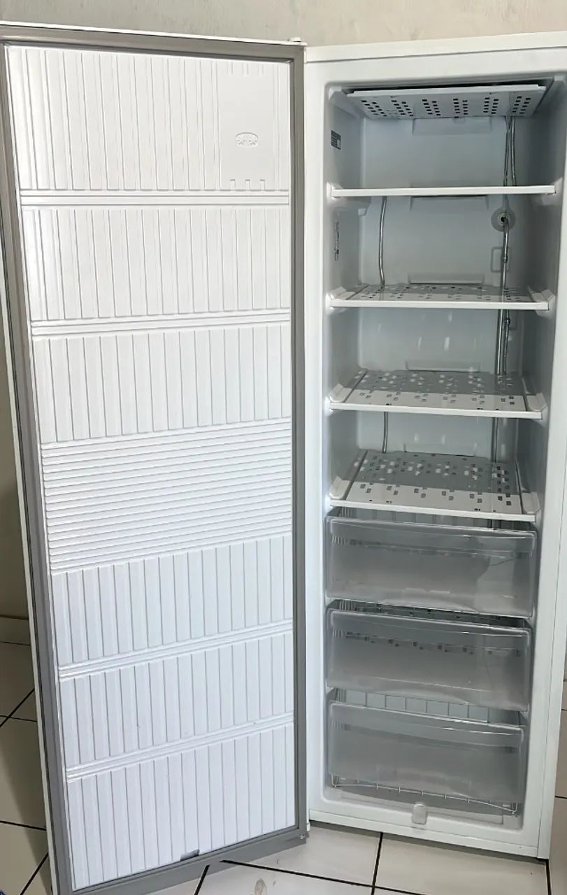 Freezer vertical Eletrolux 234L - Foto 2