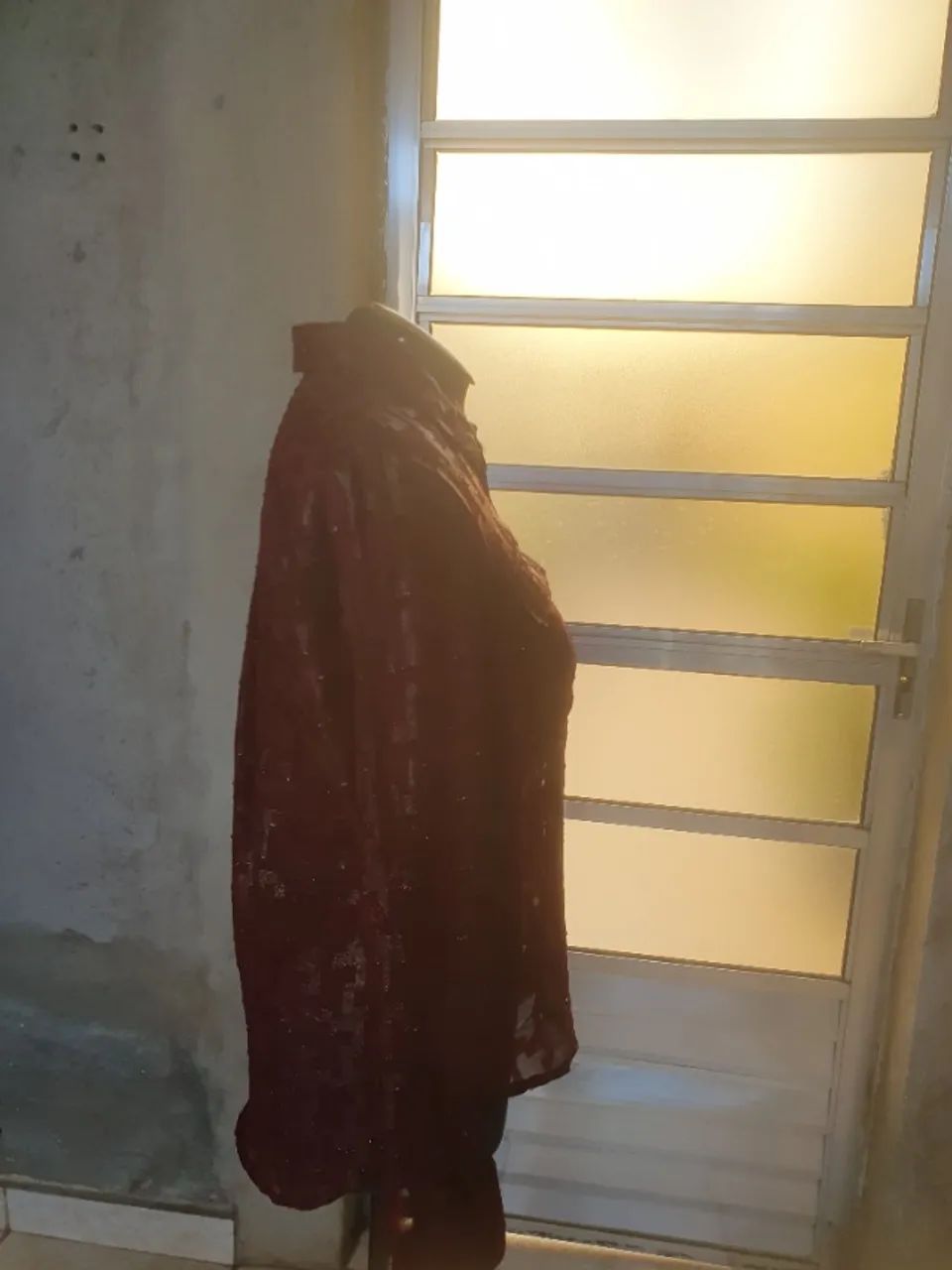 Camisa vermelha brilhosa - Foto 3