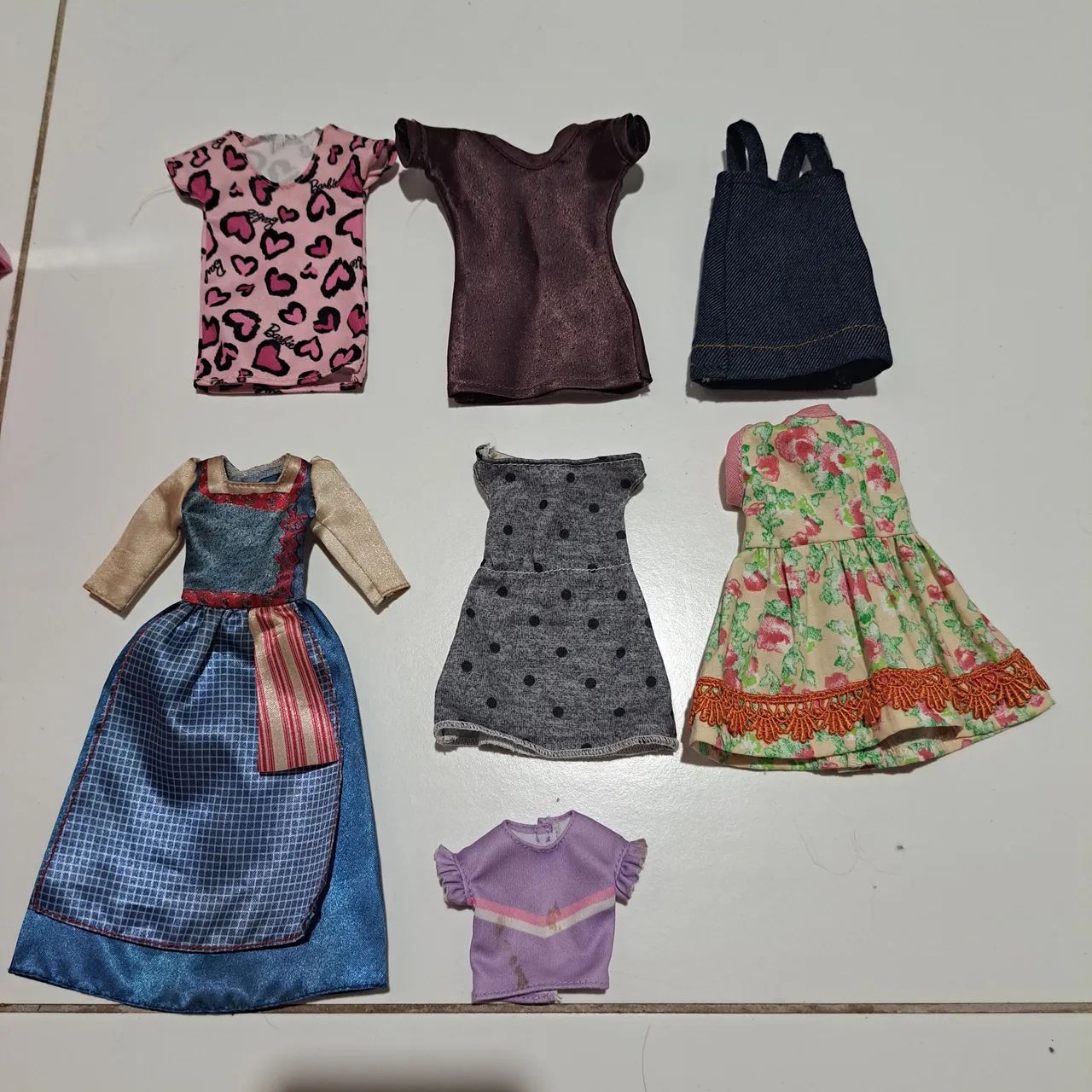 Guarda-roupa da Barbie com vestidos - Foto 4