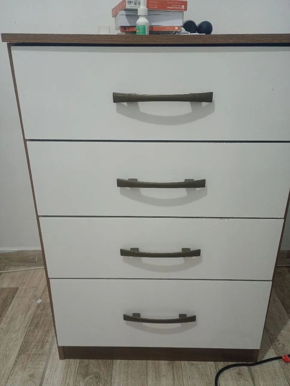 Cômoda e arara