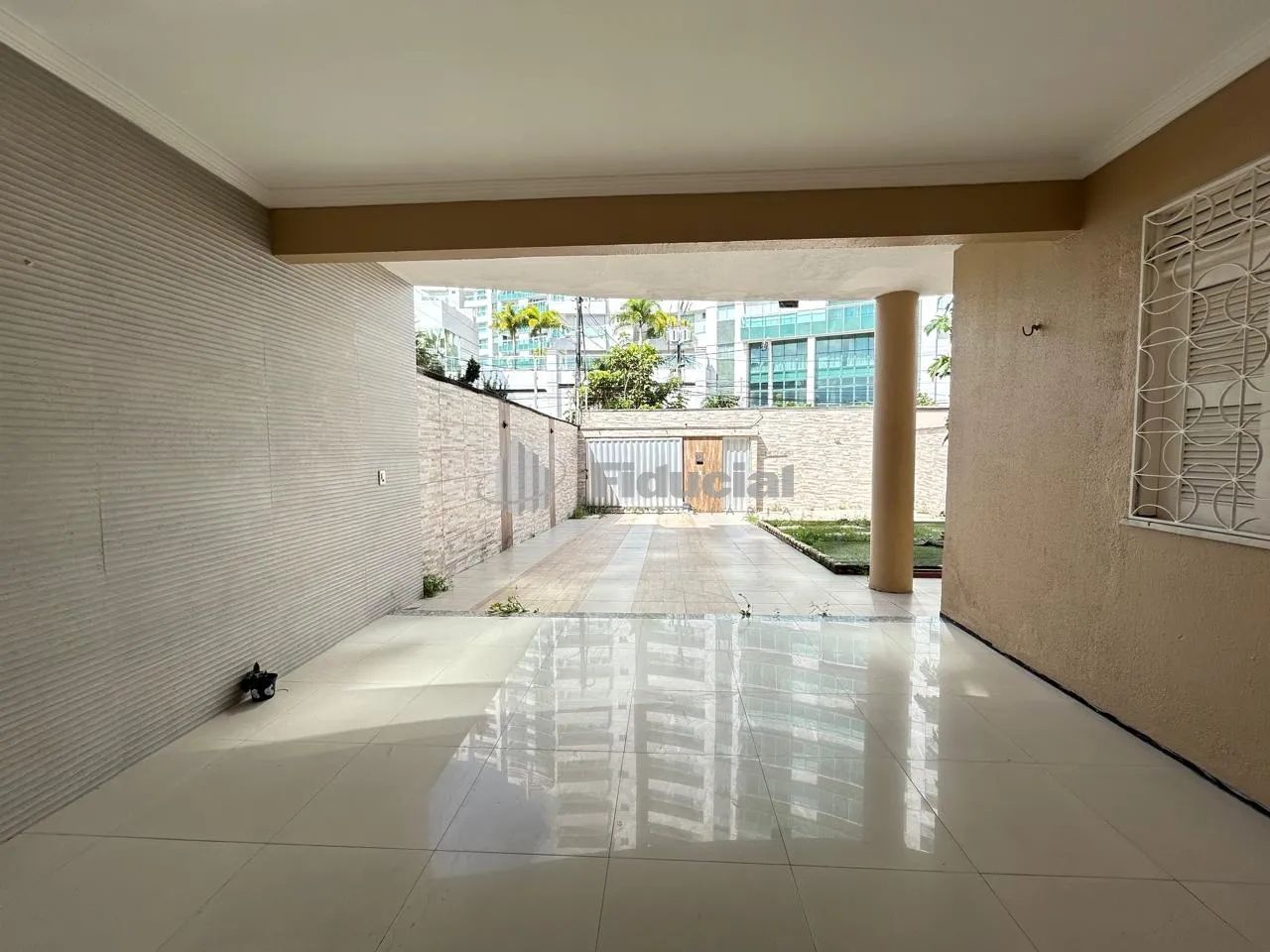Casa duplex com 261m², com 5 quartos climatizados (sendo 4 suítes, 2 com closet, 1 com var - Foto 4