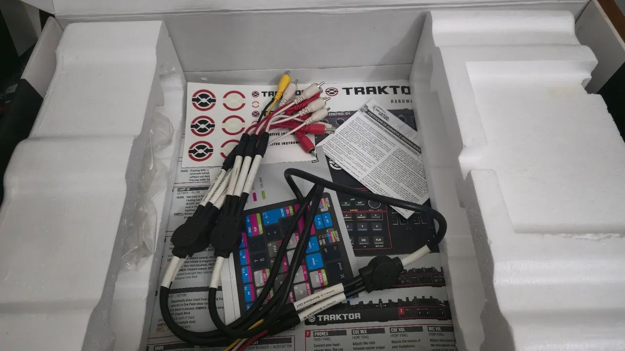 Controlador DJ Traktor Kontrol S4 Mk1 - Foto 5