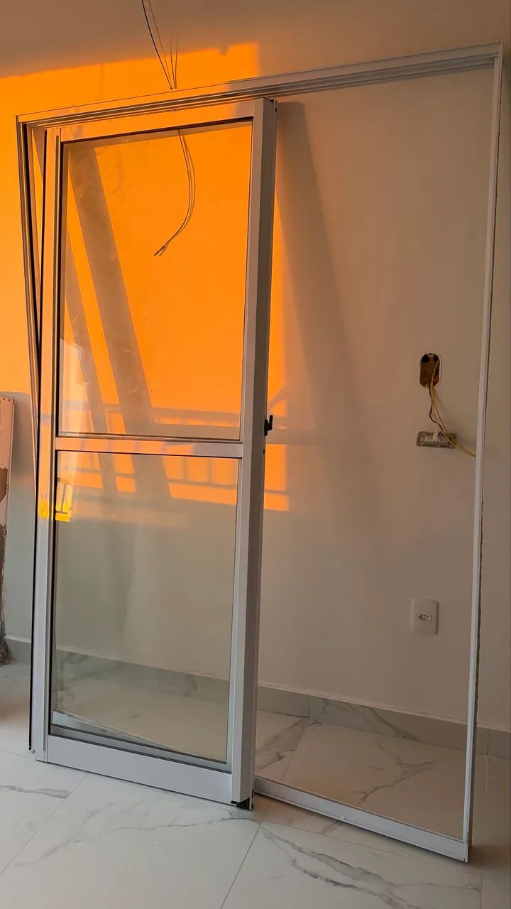 Porta de correr e janela de alumínio 