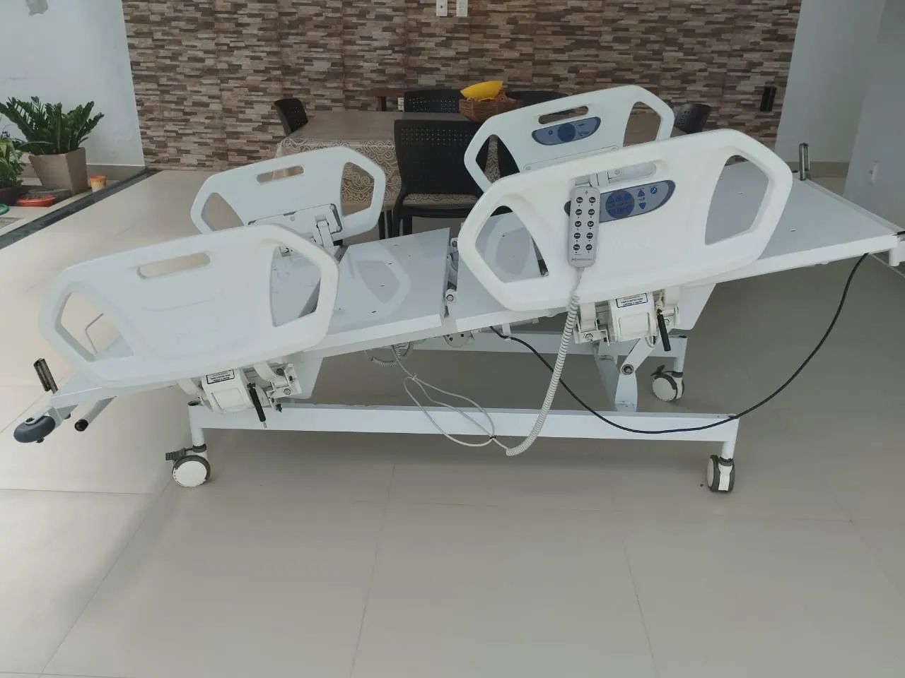 Alugo CAMA HOSPITALAR MOTORIZADA