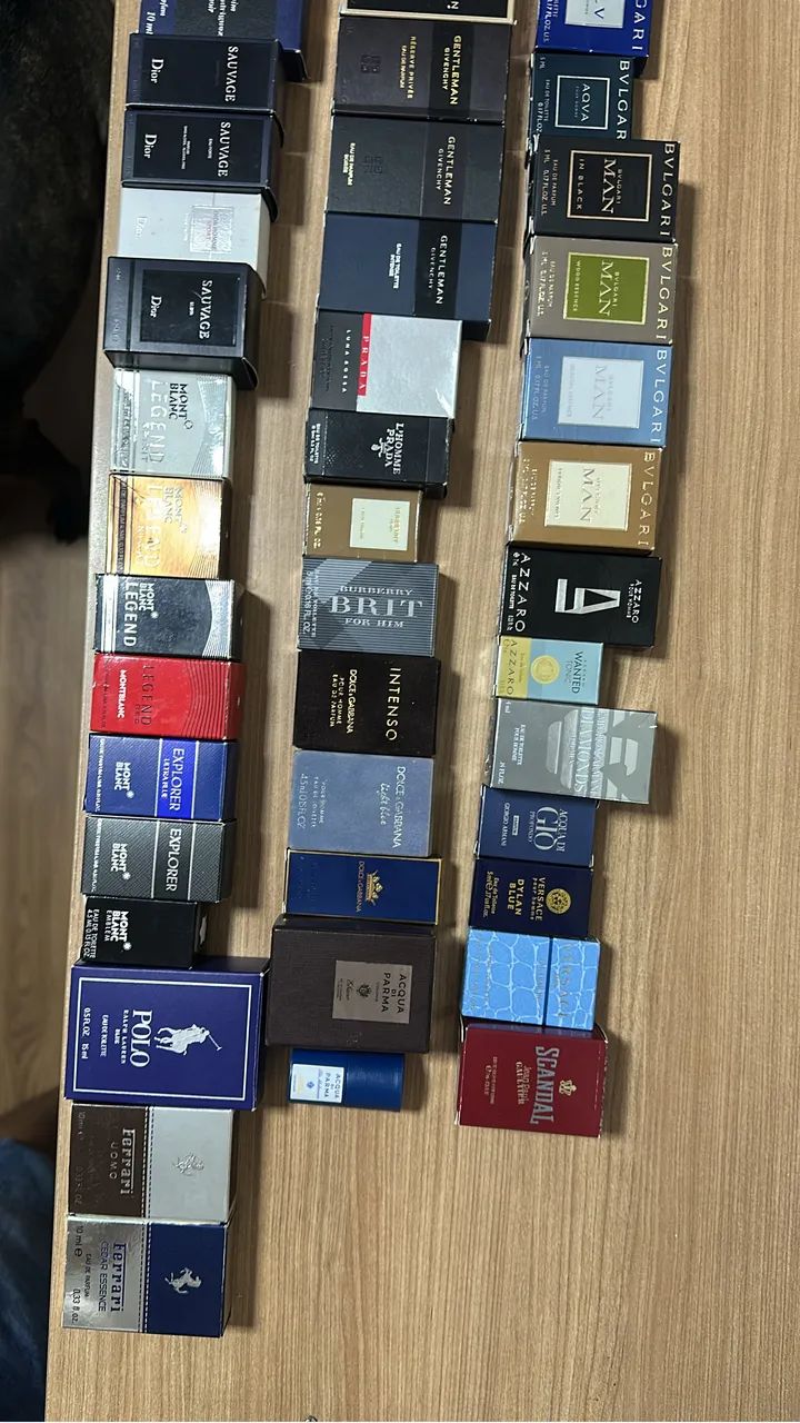 Lote com 80 perfumes miniaturas originais  - Foto 2