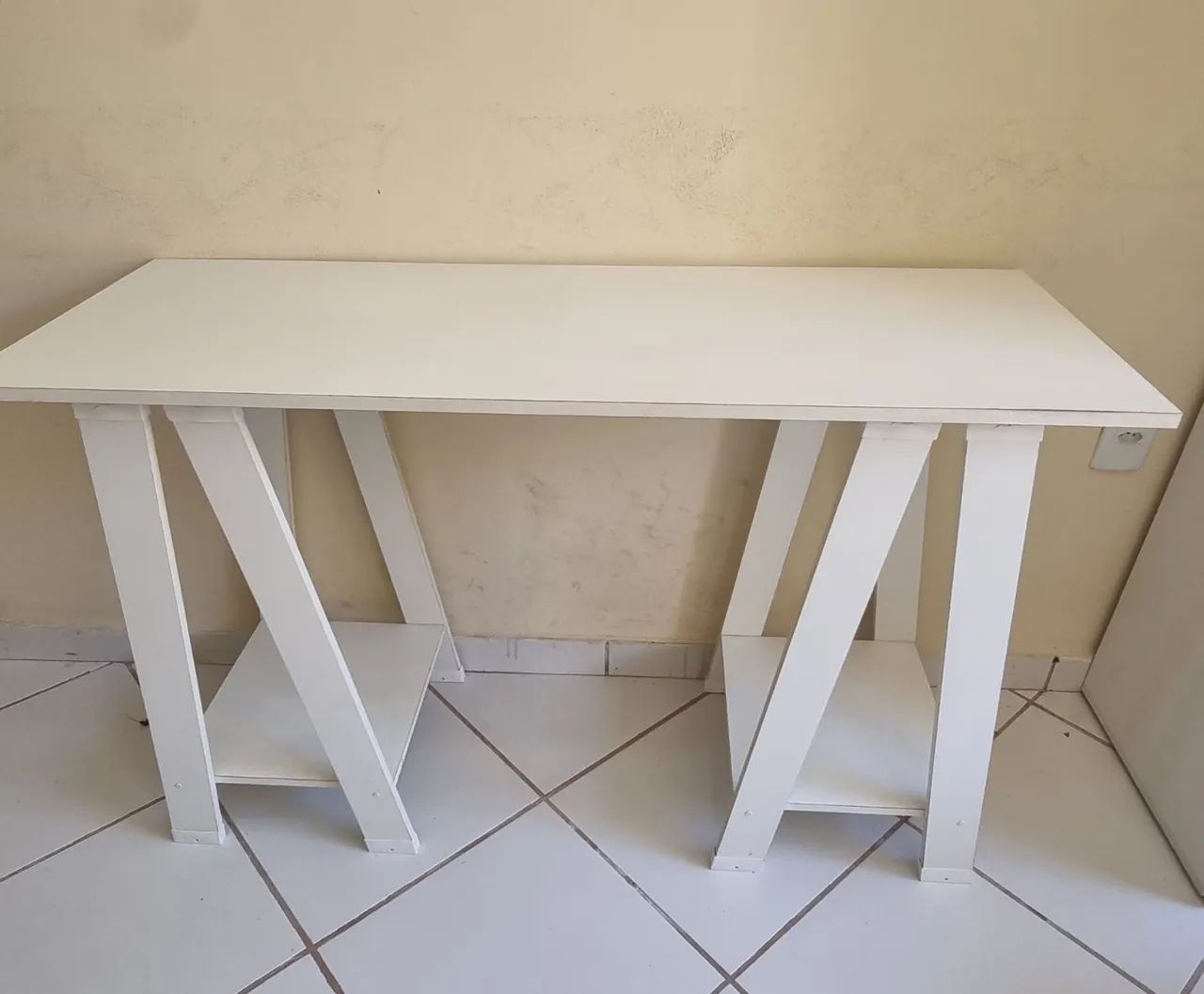 Escrivaninha Estilo Cavalete Branca em MDF (Comprada na Módulos) - Foto 2
