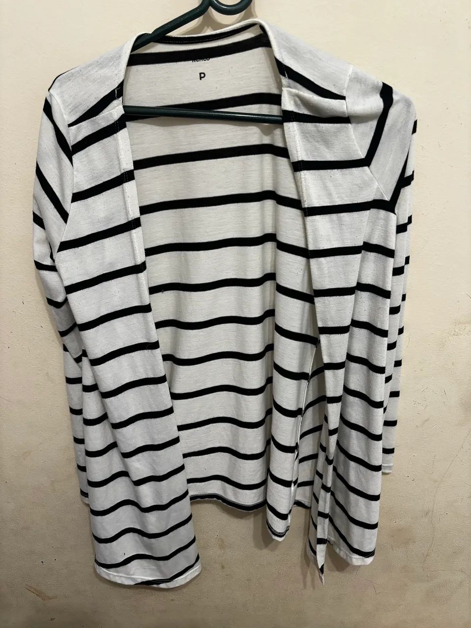 Blusa aberta feminina P listrada preto e branco 100% algodão - Foto 3