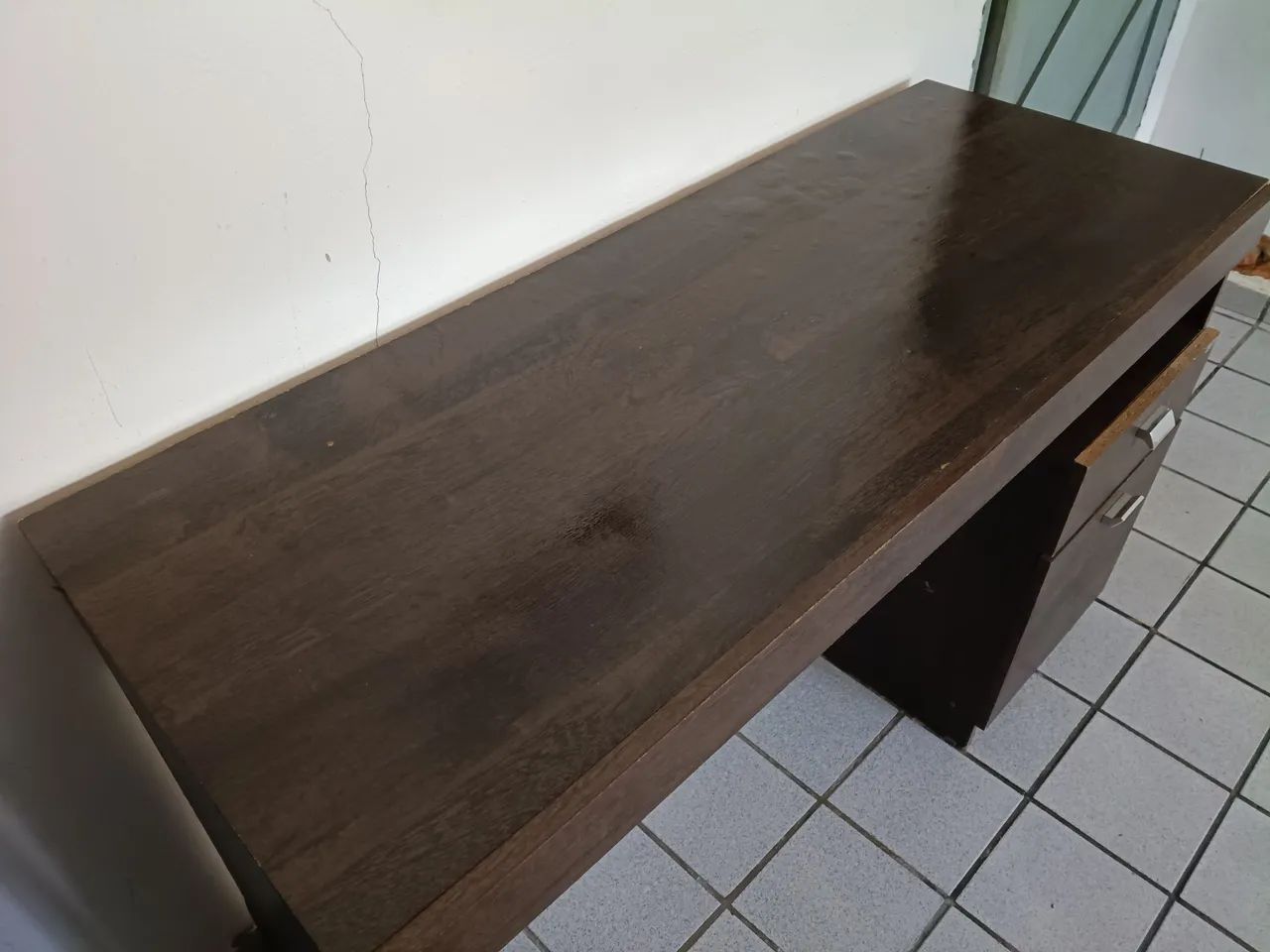 Mesa de Escritório com Gavetas - Grande e Resistente - Foto 5