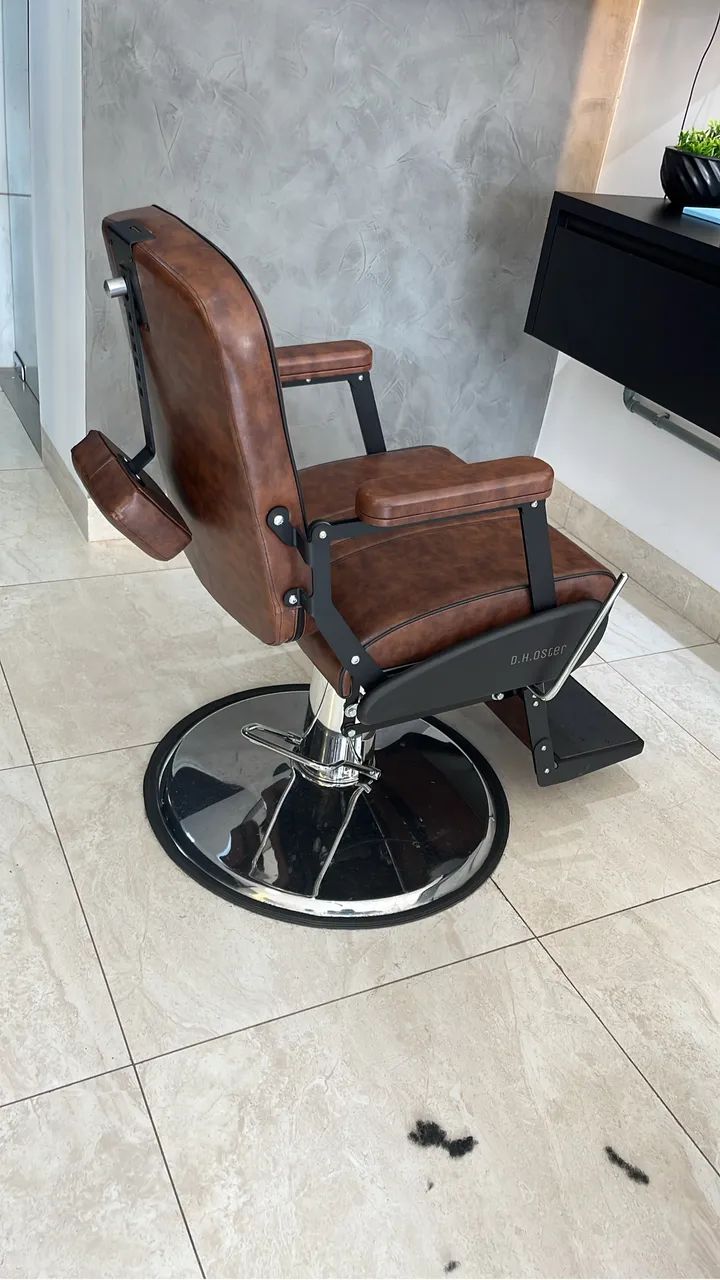  Cadeira e bancada de barbeiro  - Foto 2