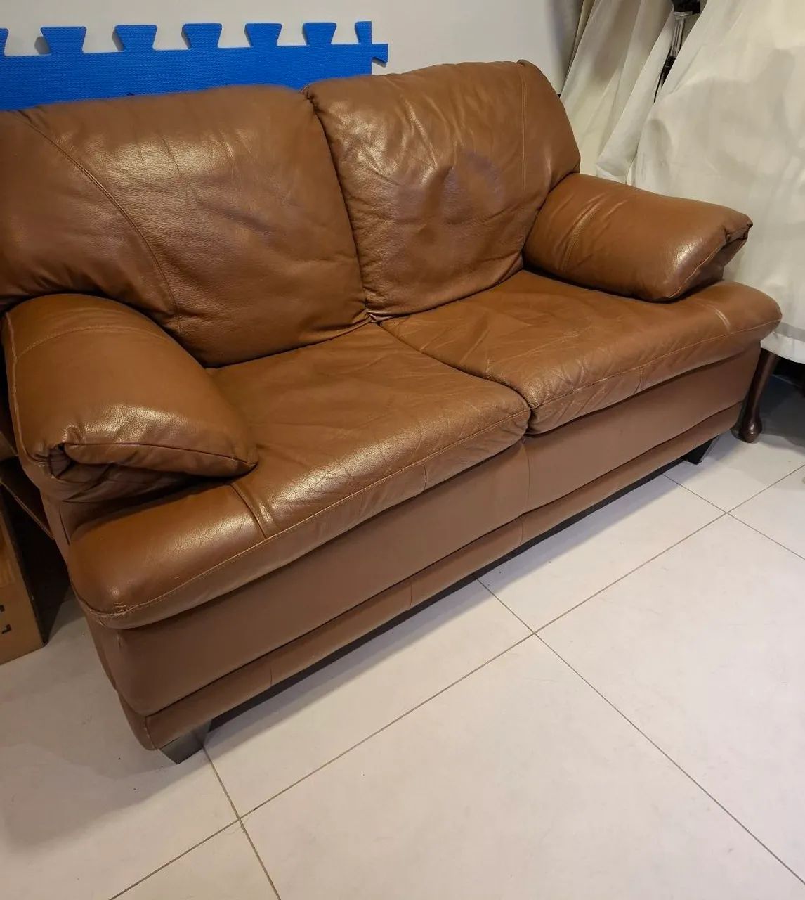 Sofá de couro legítimo 2 lugares 