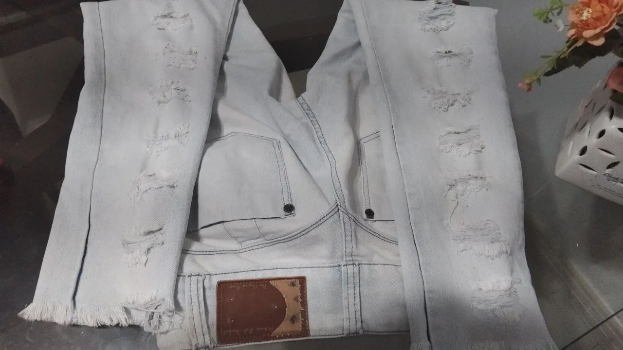 Jeans tradicional rasgadinha número 38 - Foto 2