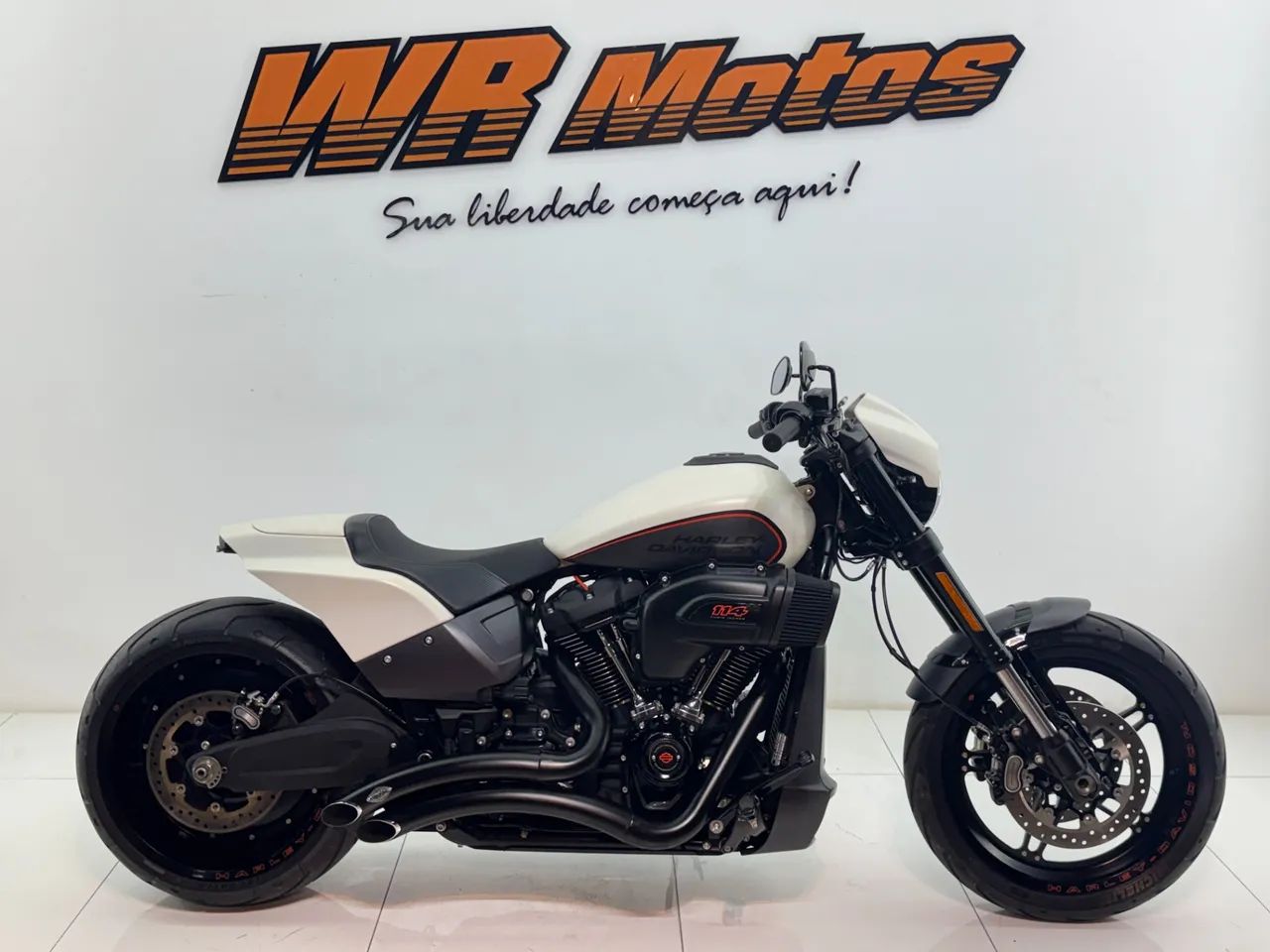 HARLEY-DAVIDSON SOFTAIL FXDR 114