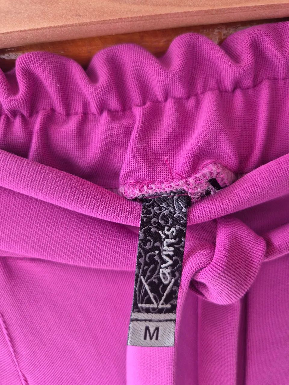 Calça na cor pink com elástico atrás e detalhe em amarração tam.M - Foto 3