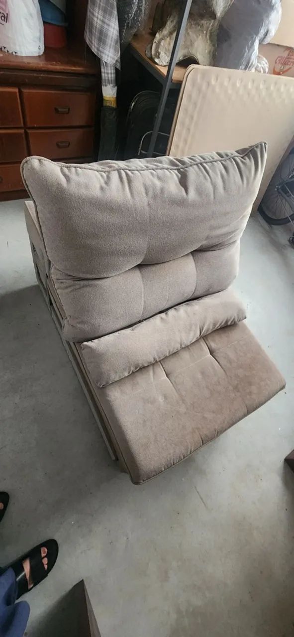 Sofá cinza 1 lugar bom retrátil  - Foto 4