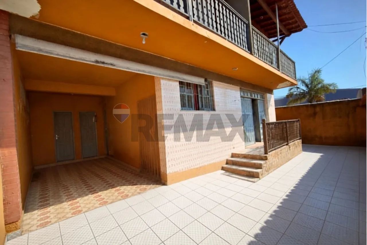 CASA DUPLEX COM 300 m² DE ÁREA CONSTRUÍDA E EXCELENTE POTENCIAL DE RENDA - Foto 3