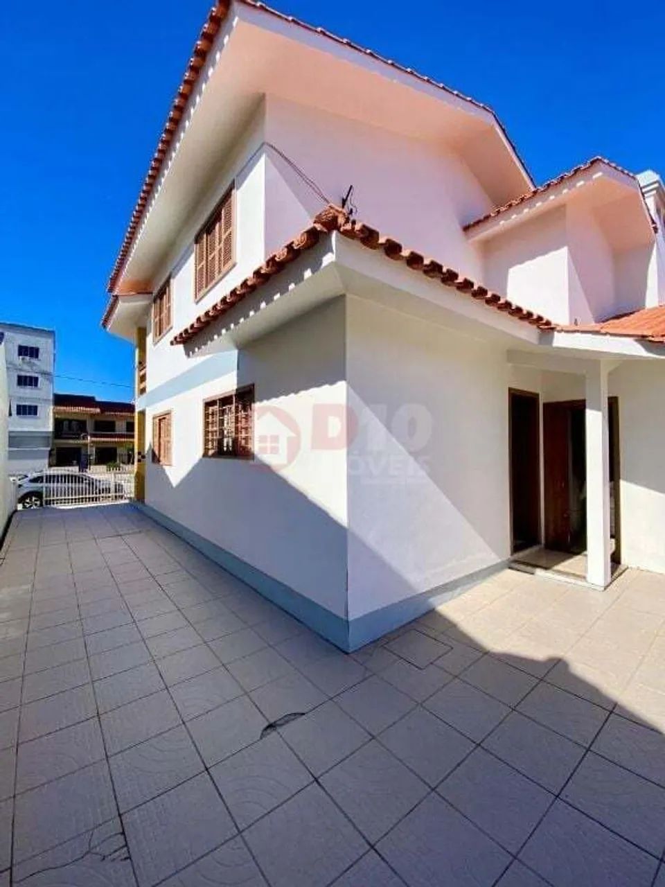 Casa Frente Leste com 4 Dormitórios a Apenas 100m do Mar - Foto 3