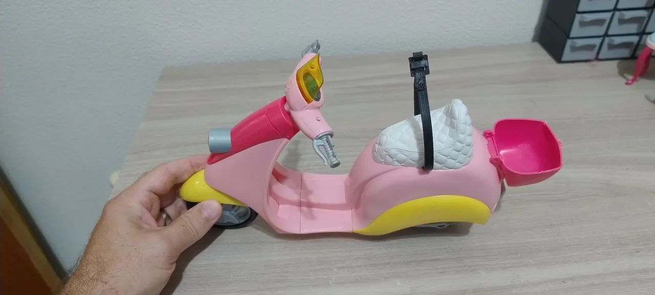 Vespa Scooter Barbie - Mattel - Foto 5