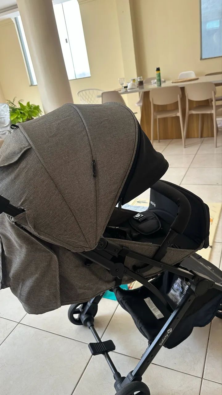 Carrinho de bebê 1 mês de uso 