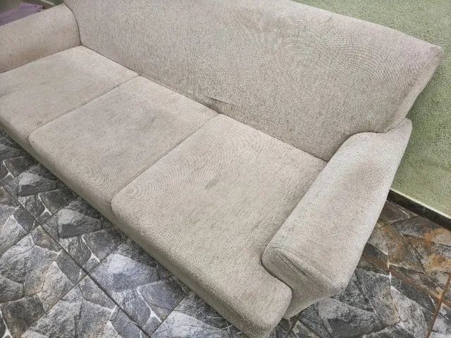 Sofá 3 Lugares Tecido Linho com Almofadas soltas - Foto 3