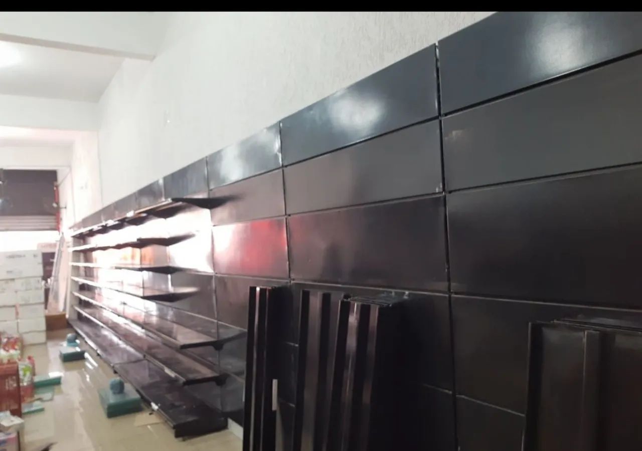 Prateleira de ferro seminovas para cosmeticos,mercados