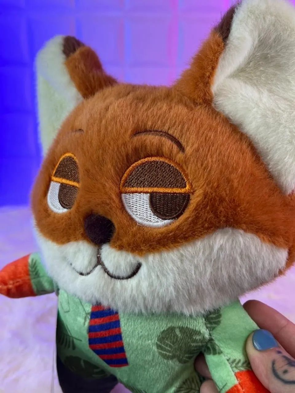 Pelúcia Zootopia - Nick Wilde - 25cm - Foto 4