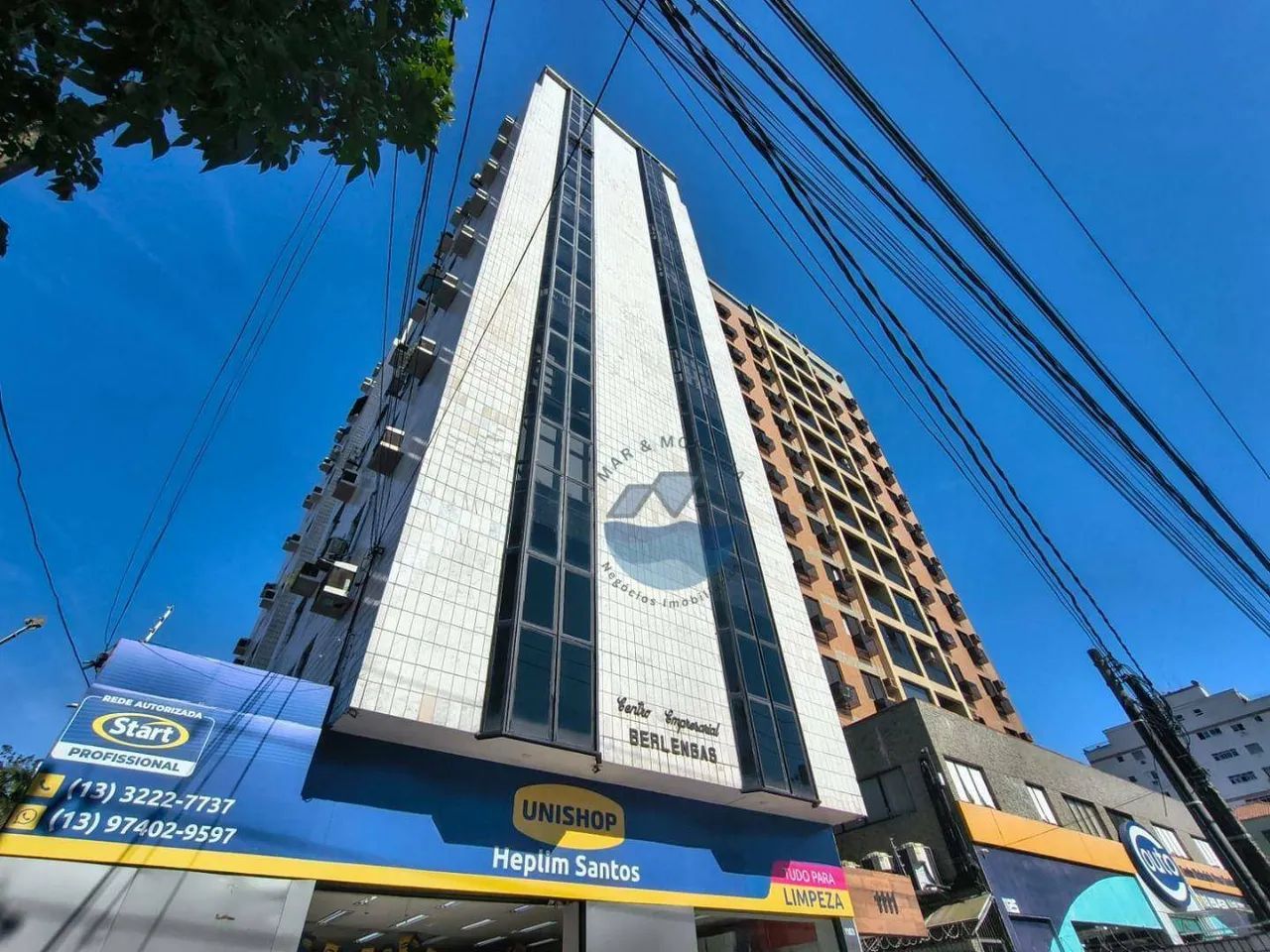 Sala Comercial com divisórias com 2 banheiros e Copa em edifício com elevador no Bairro da