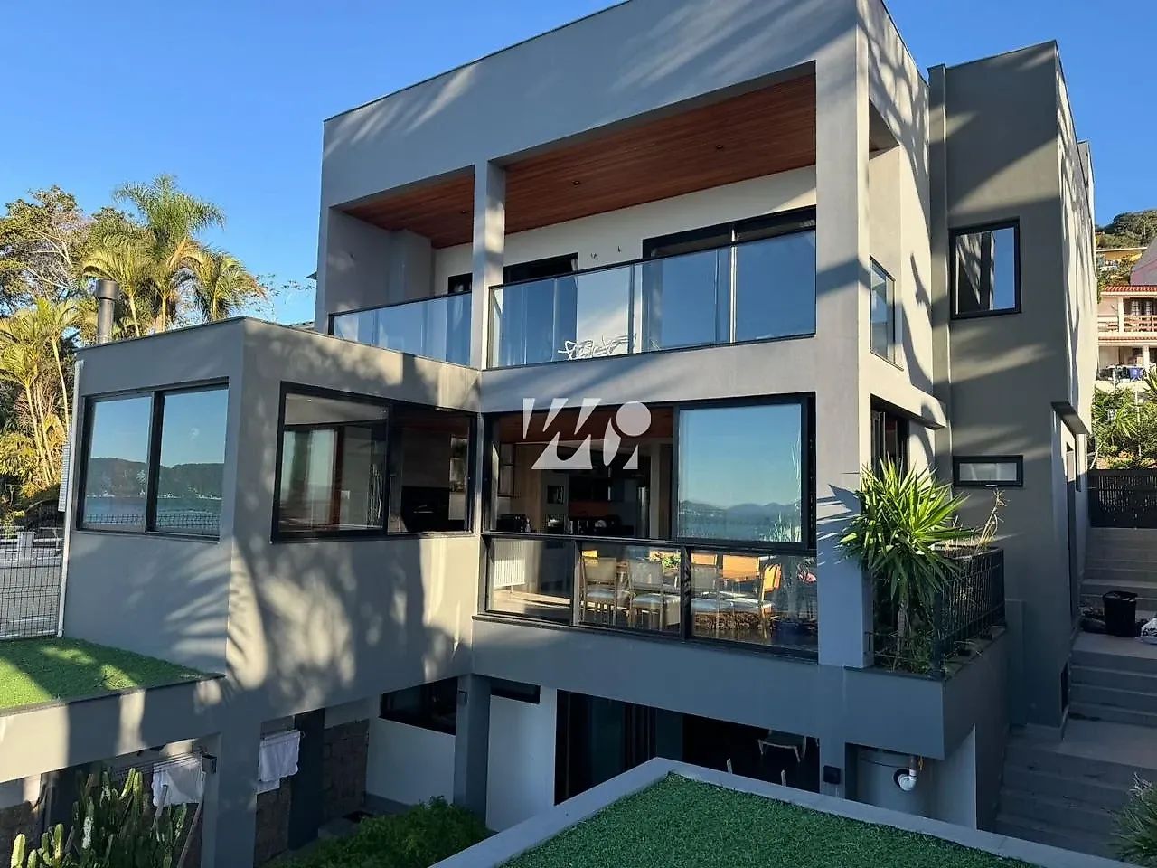Casa 5 Quartos com 3 Suítes e 315m² - Praia de Fora - mrt