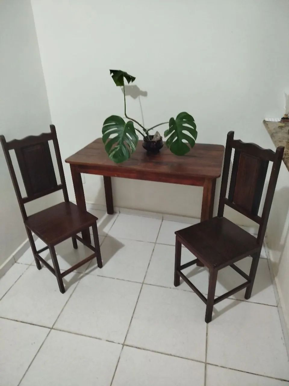 Mesa e cadeiras