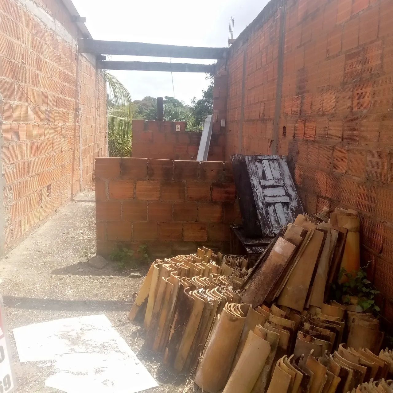 Terreno com Casa Inacabada - Foto 4