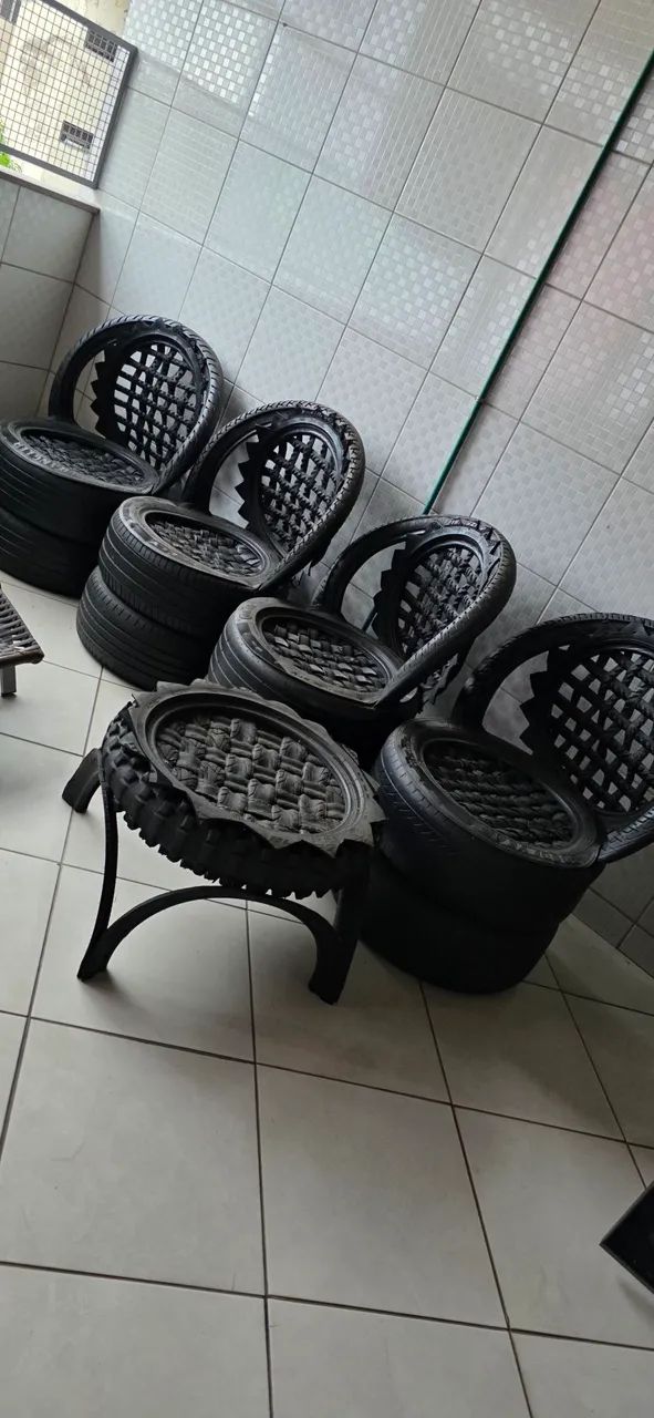 Vende jogo de cadeiras e mesa pra sítio e jardim