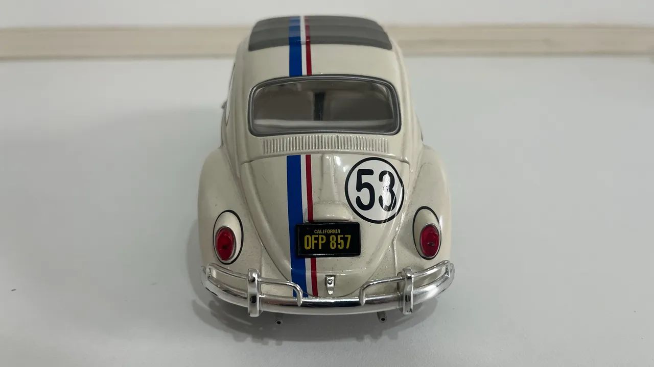 Miniatura Herbie The Love Bug #53 1:18 Johnny Lightning 2003