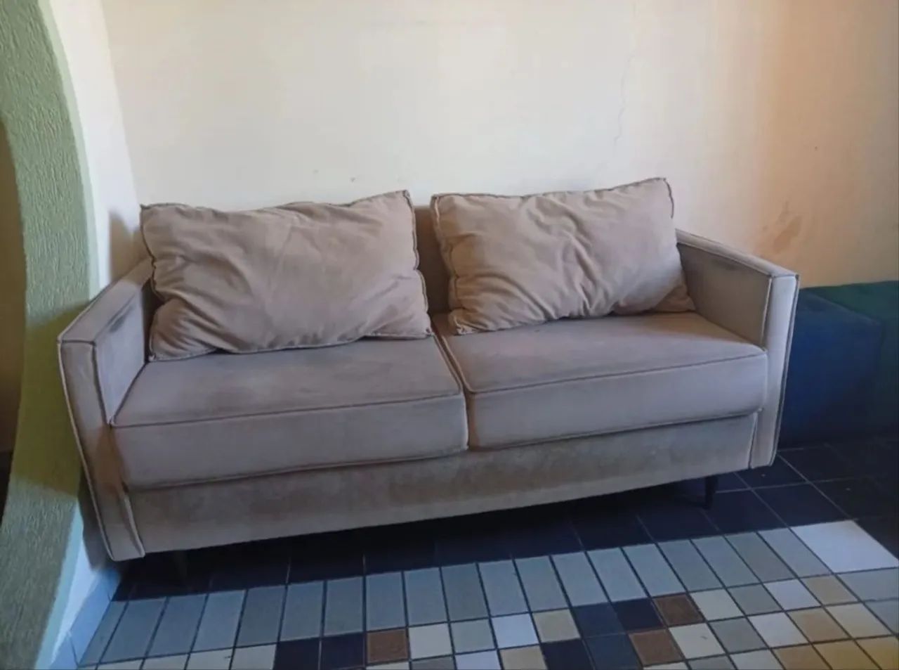 Sofá de três lugares e duas Poltronas