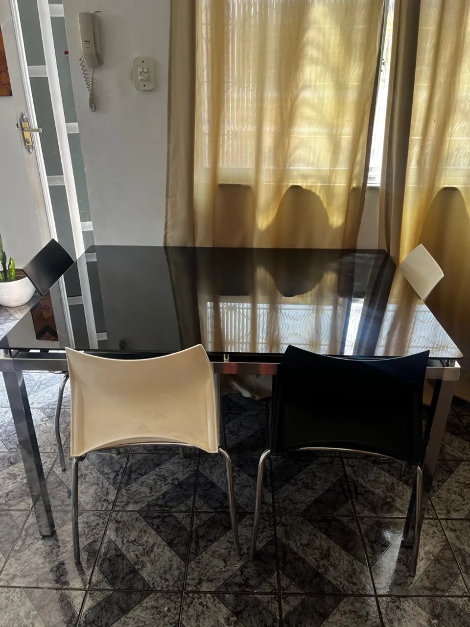 Conjunto de Mesa de Jantar + 4 cadeiras 