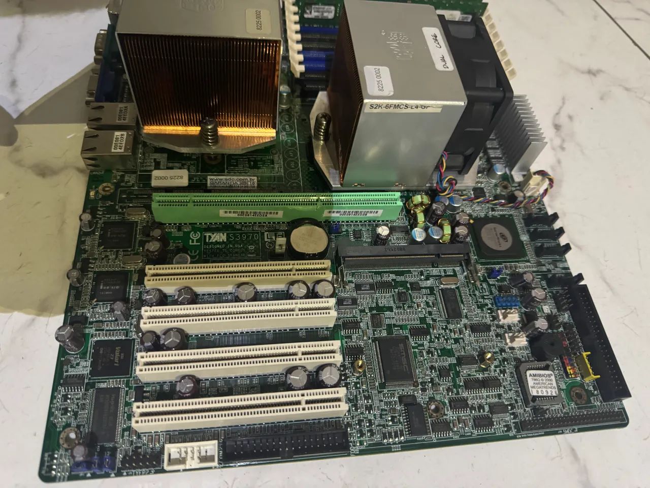 Mboard Tyan S3970 2 processadores Opteron dual core e 4Gb de memória 
